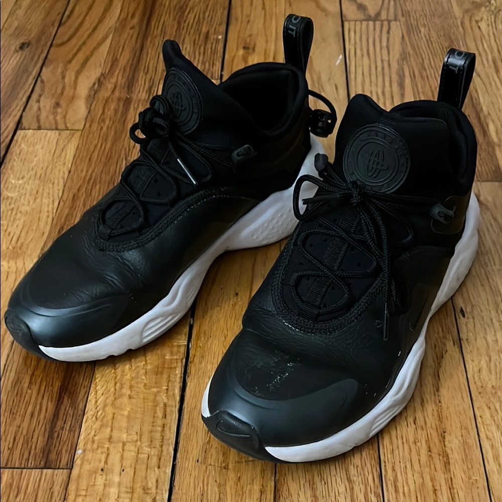 Black Athletic Nike Huarache Shoes